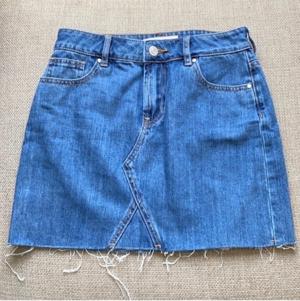 PacSun Frayed Raw Hem Denim Jean Mini Skirt Size 25 Waist 100% Cotton Casual EUC